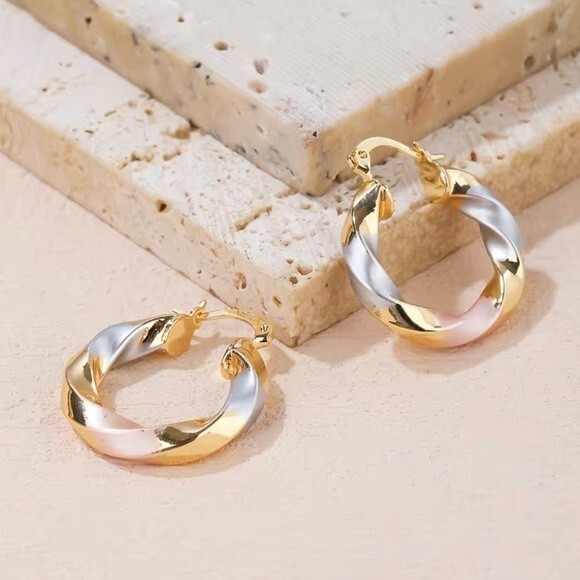 Chunky Twisted Hoop Earrings NWT - Picture 6 of 6